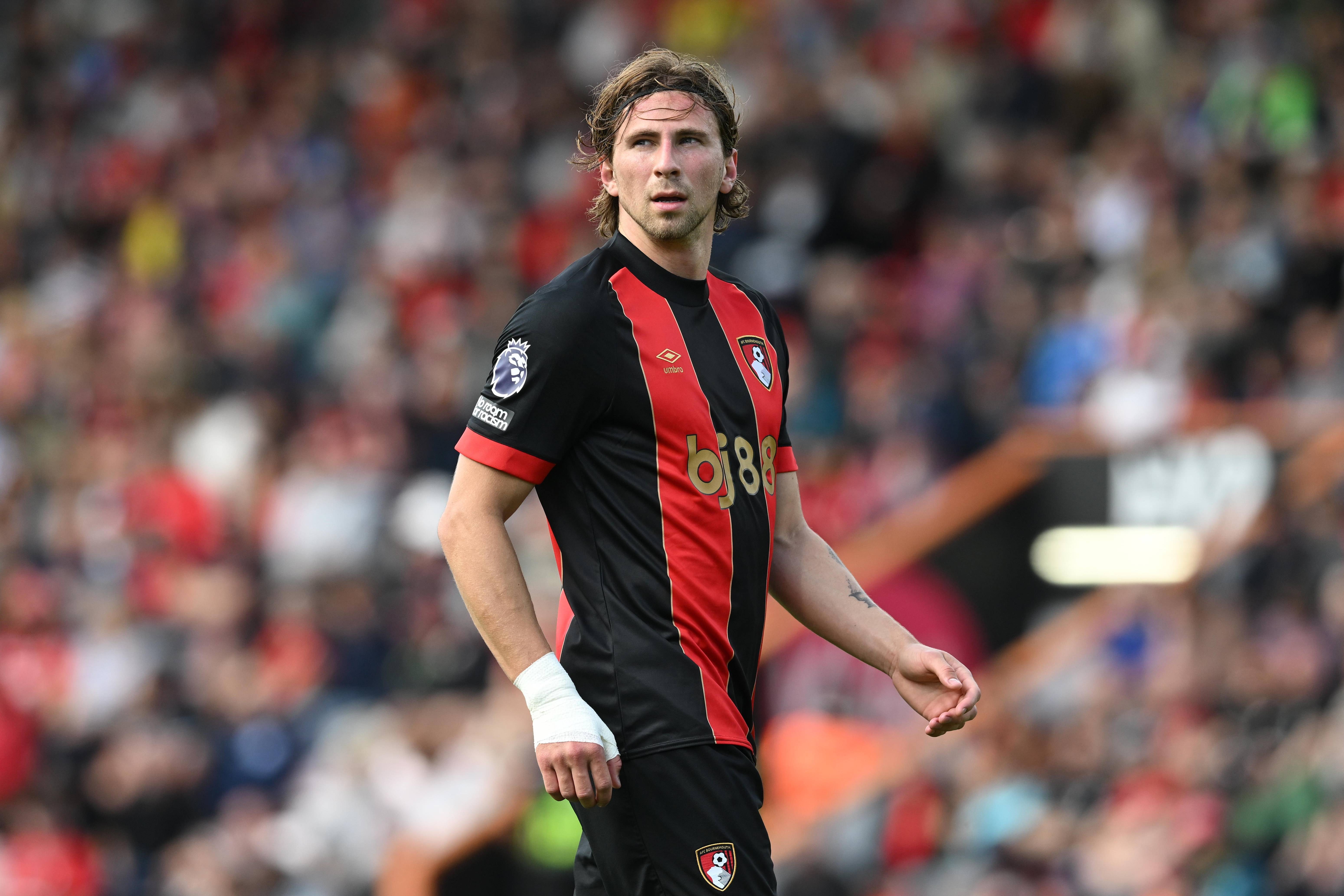 包含皇马险胜巴黎圣日耳曼，梅西梅开二度亚洲杯的词条