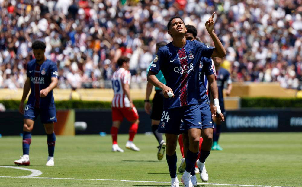 包含皇马险胜巴黎圣日耳曼，梅西梅开二度亚洲杯的词条