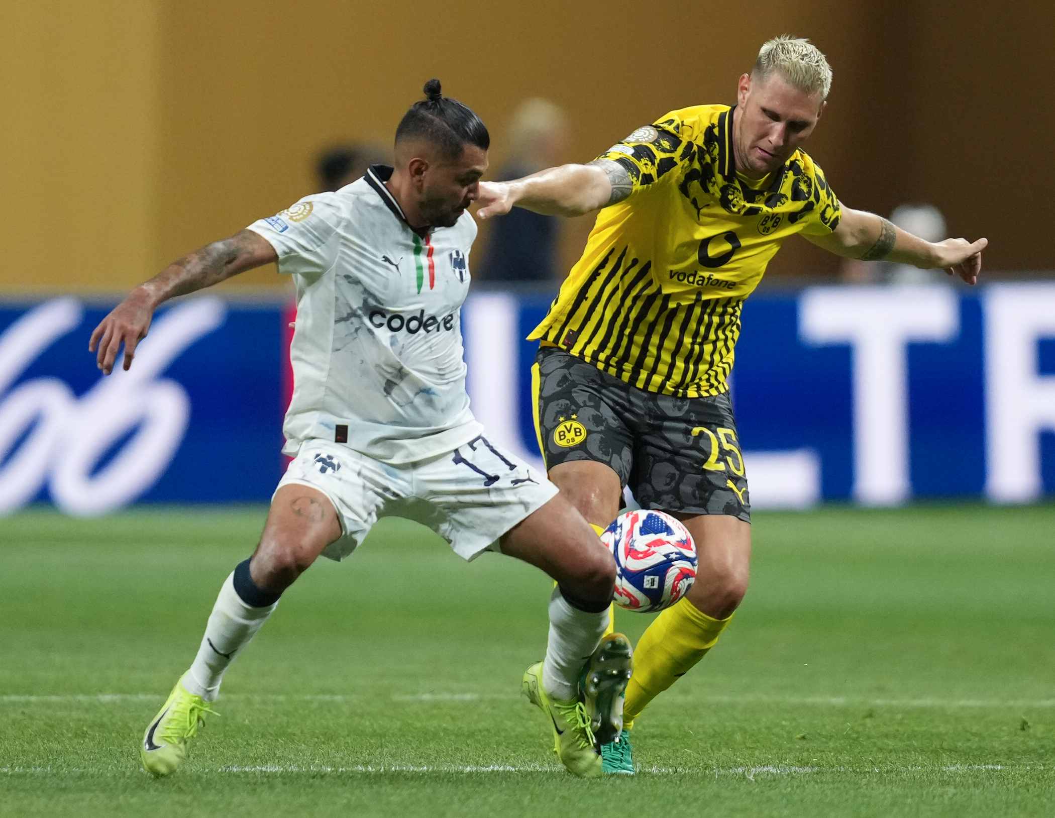 多特蒙德轻取马竞,范戴克扑点救主世界杯 多特蒙德轻取马竞,范戴克扑点救主世界杯