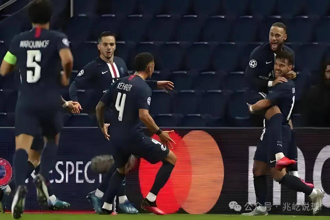 曼联险胜巴黎圣日耳曼，迪玛利亚梅开二度法甲