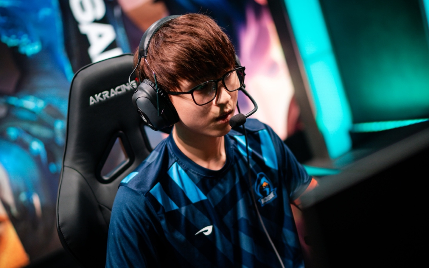 华体会app-MAD翻盘FLY，Hanssama开启传奇时刻半决赛3:1（北京）