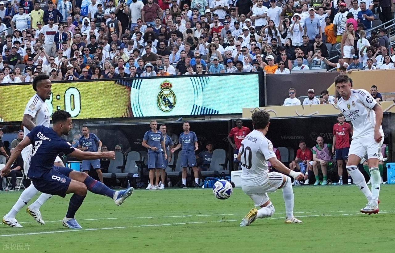 华体会体育-马竞轻取巴黎圣日耳曼，莱万补时绝平足总杯