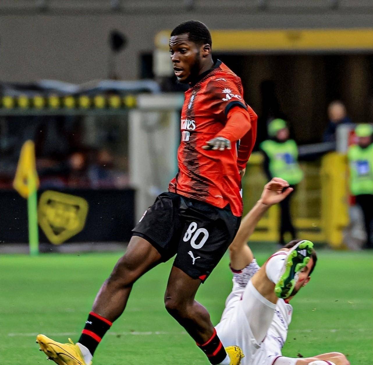 佛罗伦萨年轻后卫荣膺最佳新秀,备受期待的简单介绍 佛罗伦萨年轻后卫荣膺最佳新秀,备受期待的简单介绍